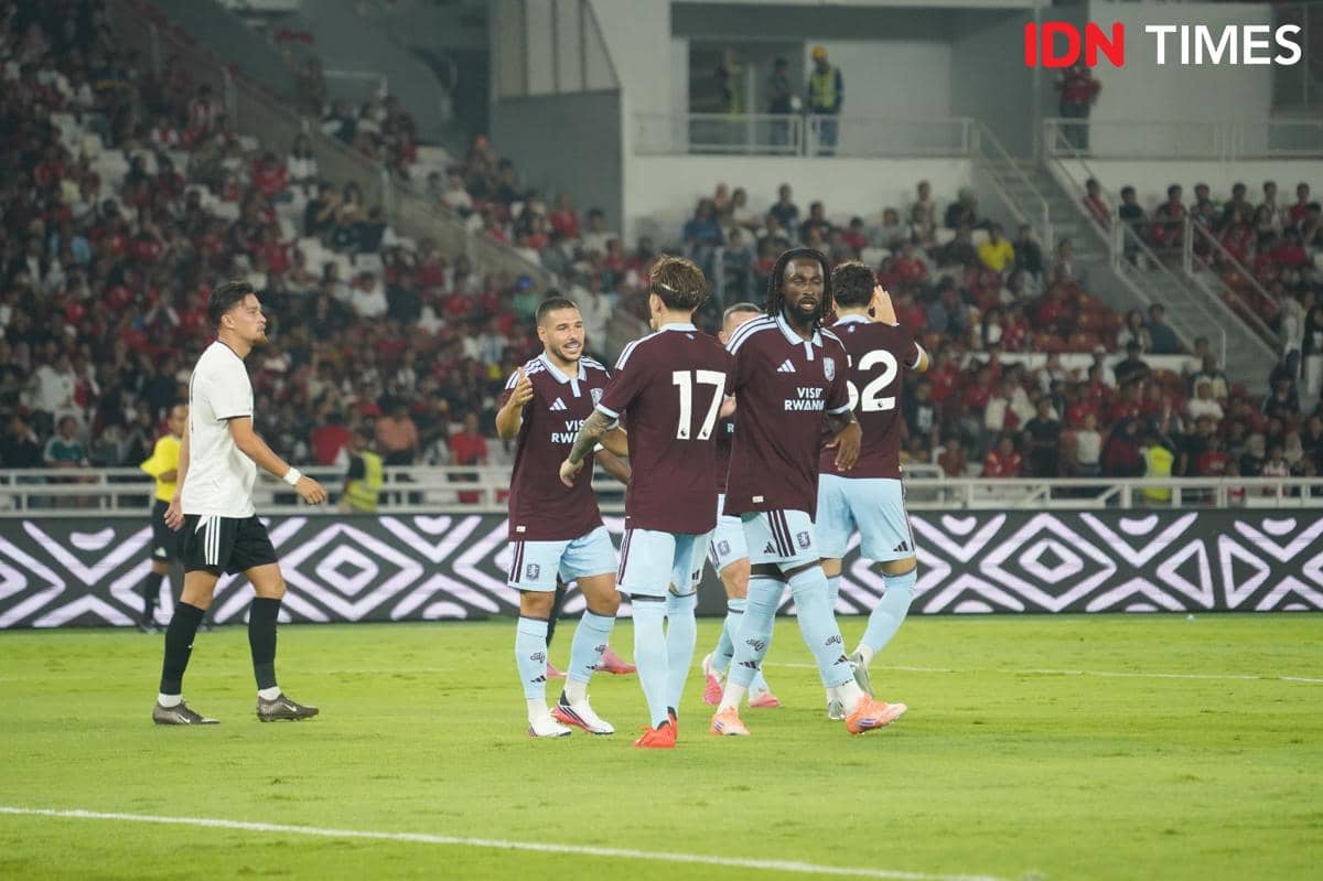 Selebrasi para pemain Aston Villa di Stadion Utama Gelora Bung Karno, Sabtu (1/8/2026). (IDN Times/Manggar Tirta Alamsyah).