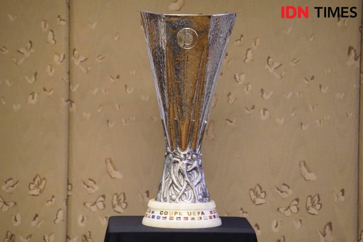 Aston Villa Pamer Trofi Liga Europa di Jakarta