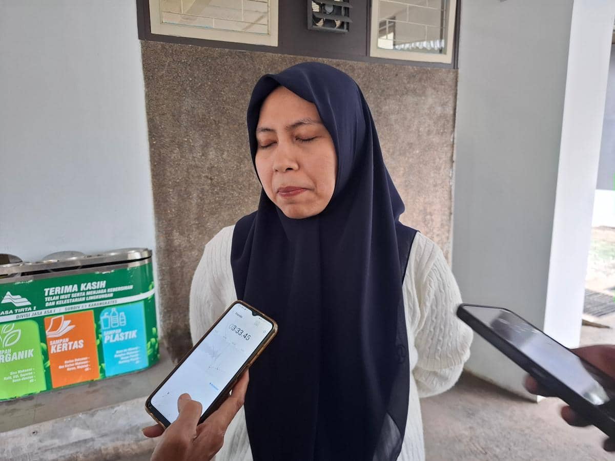 Ivania Aestrianingsih, Kepala Sub Divisi Komunikasi Korporat dan Umum Perum Jasa Tirta I, berpose untuk wawancara.