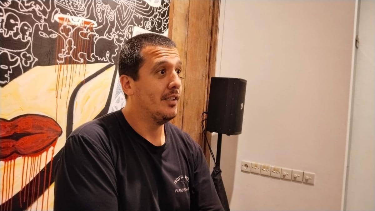Komika Berdarah Italia Christian Giacobbe Melawak untuk Edukasi WNA