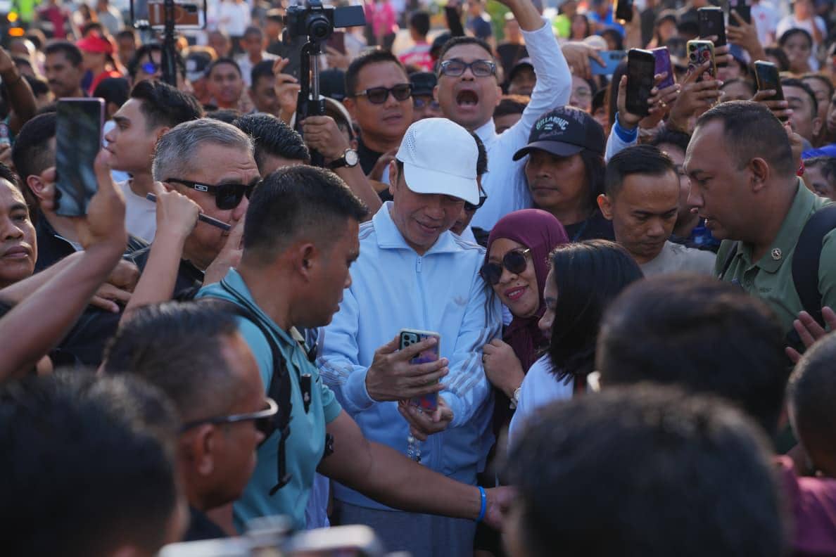 Jokowi Muncul di CFD Kupang Bareng PSI, Warga Teriak 'Pulang Kampung'