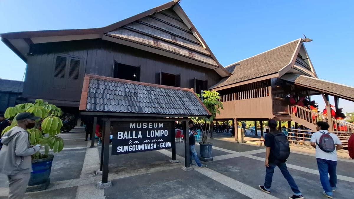 Putra Mahkota Kesultanan Gowa mendesak Pemerintah Kabupaten Gowa dan DPRD Gowa untuk mencabut Perda Nomor 5 Tentang Lembaga Adat Daerah (LAD