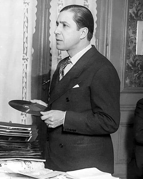 Potret penyanyi dan penulis lagu Argentina, Carlos Gardel.