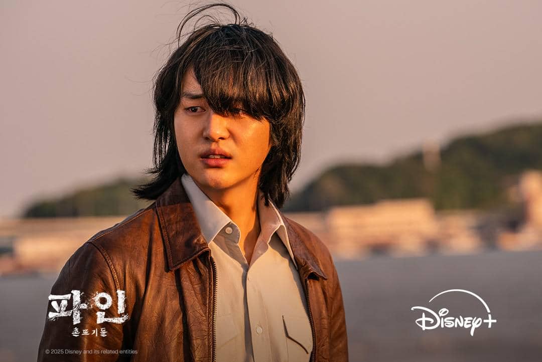 Cuplikan salah satu adegan dalam drama Low Life yang tersedia melalui layanan streaming Disney+.
