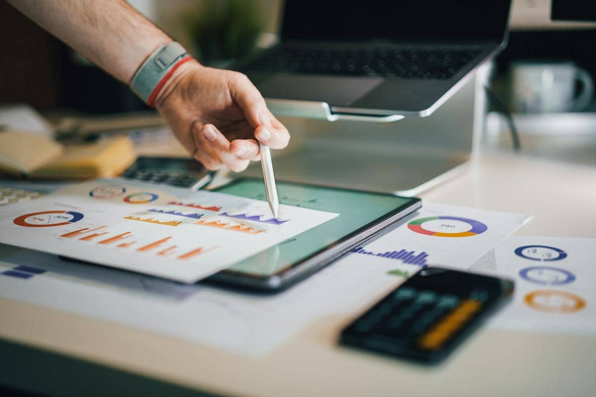 ilustrasi evaluasi bisnis