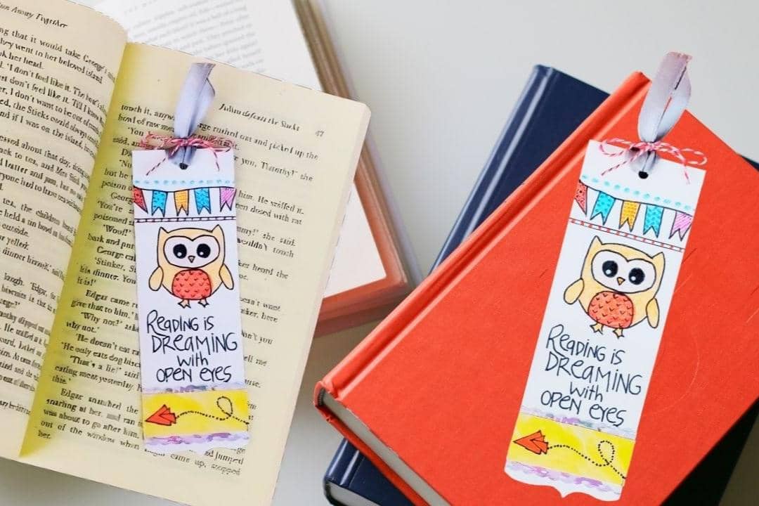ilustrasi pembatas buku yang berisi quotes favorit