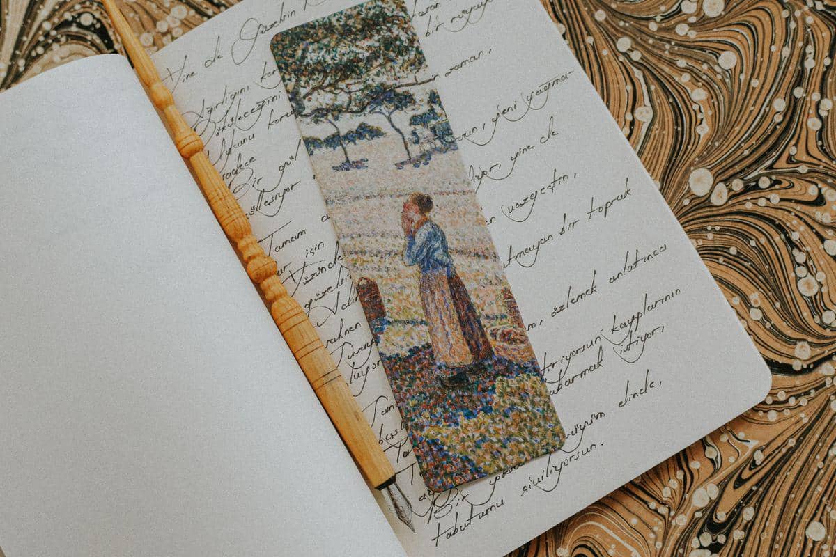 5 Bookmark Unik DIY Kertas Bekas, Bikin Semangat Baca!