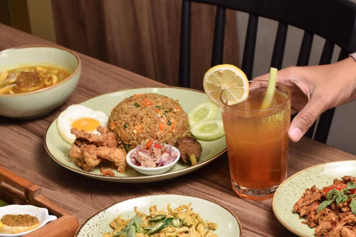 ilustrasi es teh dan berbagai kuliner Nusantara