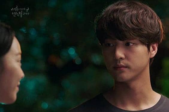 Cuplikan drama Korea Still 17 produksi SBS yang memperlihatkan para pemeran dalam salah satu adegan serial.