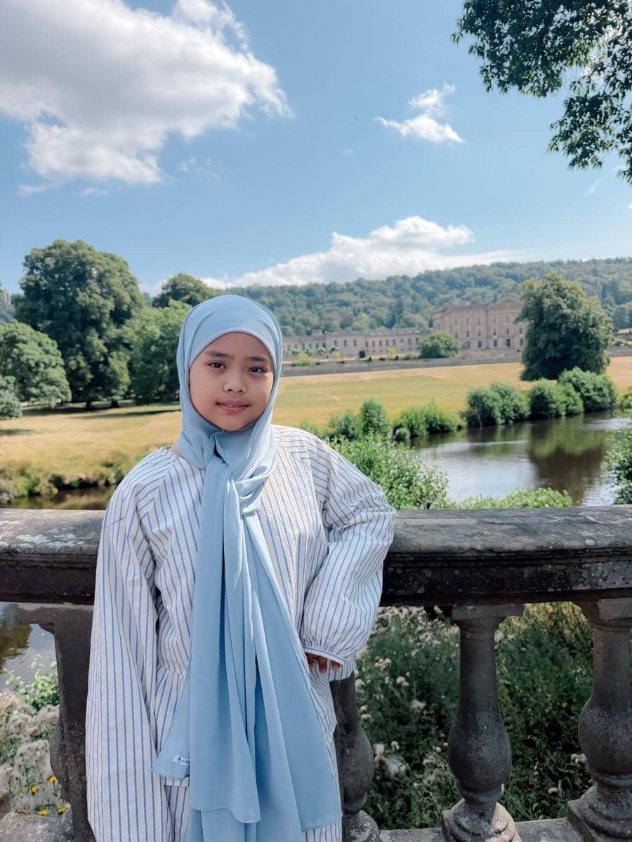 Oki Setiana Dewi dan Maryam ada di Winnats Pass