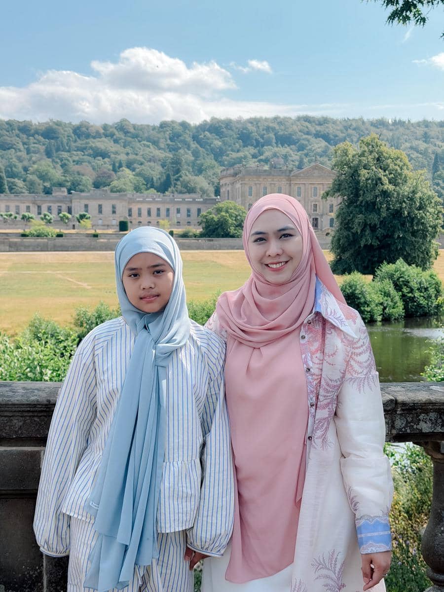 Oki Setiana Dewi dan Maryam ada di Winnats Pass
