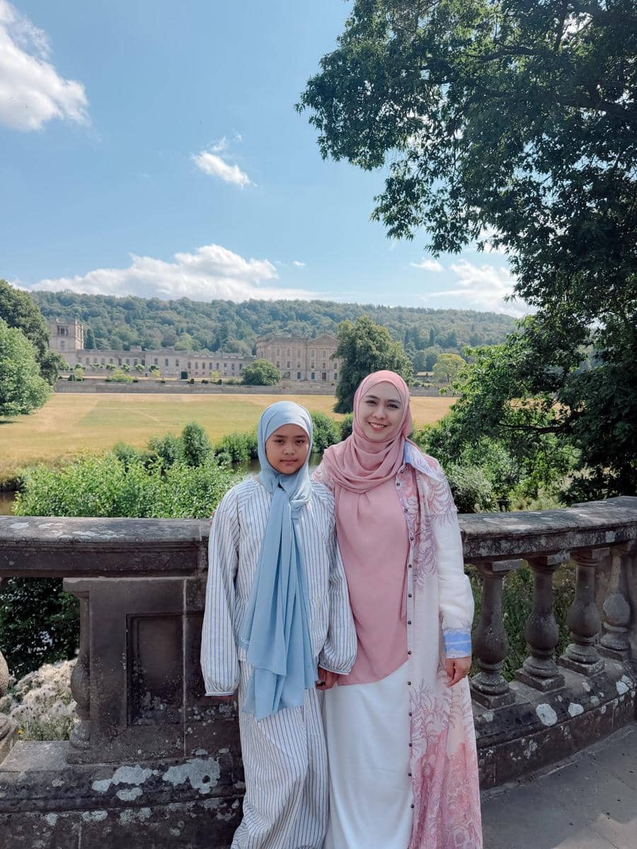 Oki Setiana Dewi dan Maryam ada di Winnats Pass