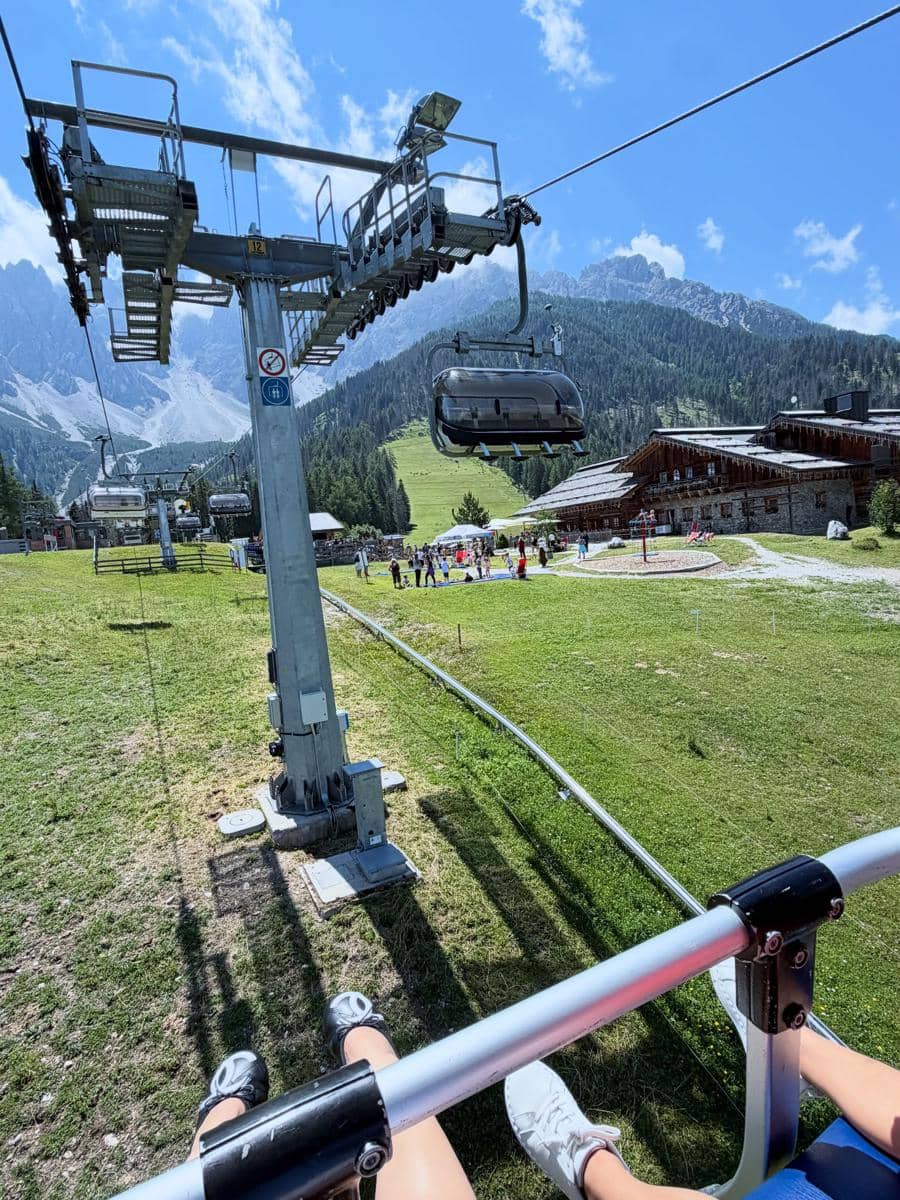 Shandy Aulia ajak Claire bermain di taman tematik Dolomites