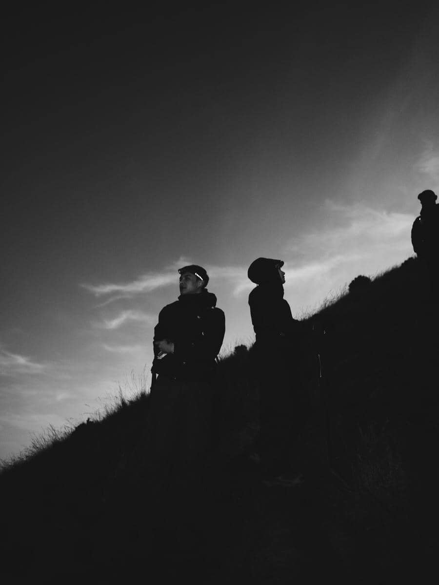 Dinda Hauw dan Rey Mbayang mendaki Gunung Merbabu