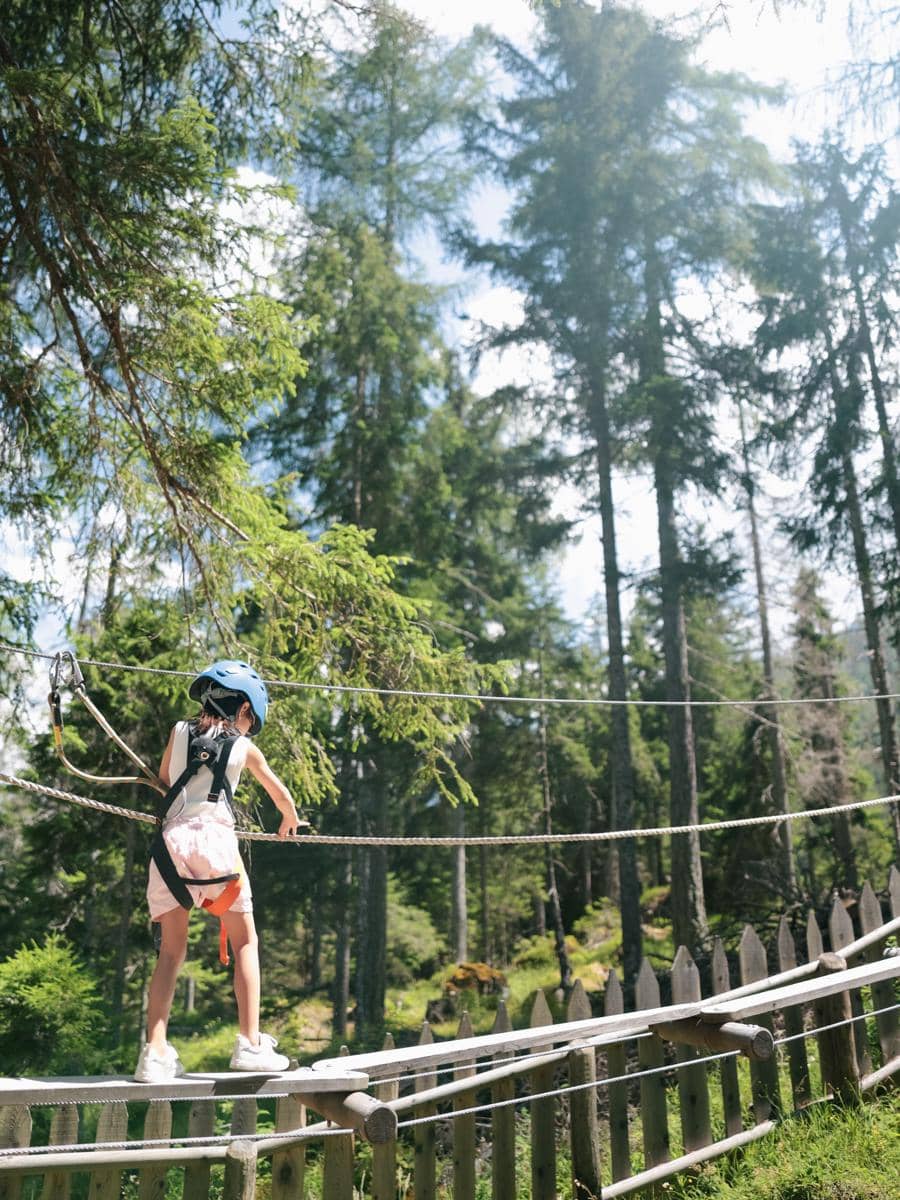 Shandy Aulia ajak Claire bermain di taman tematik Dolomites