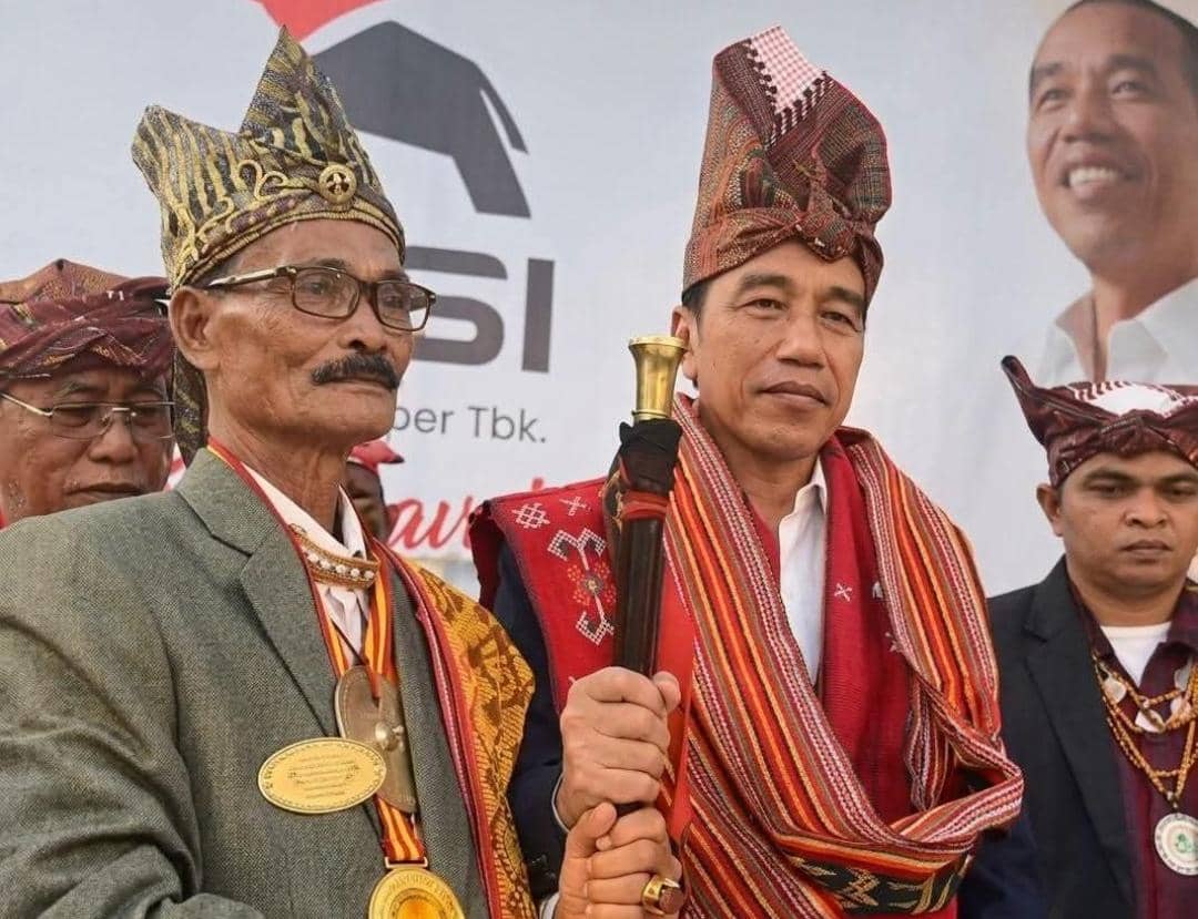 Jokowi Dinobatkan sebagai Sesepuh Raja-raja Timor