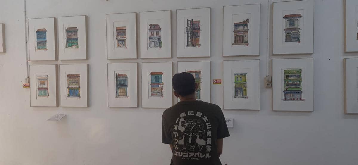 Pameran 'Tampak Depan': Sudut Pandang Ody Yogi Rekam Fasad Tua Palembang