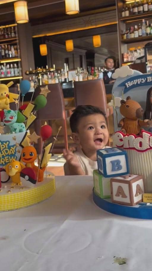Andrew, anak Erika Carlina, merayakan ulang tahun pertamanya dalam unggahan akun Instagram raxneil_.