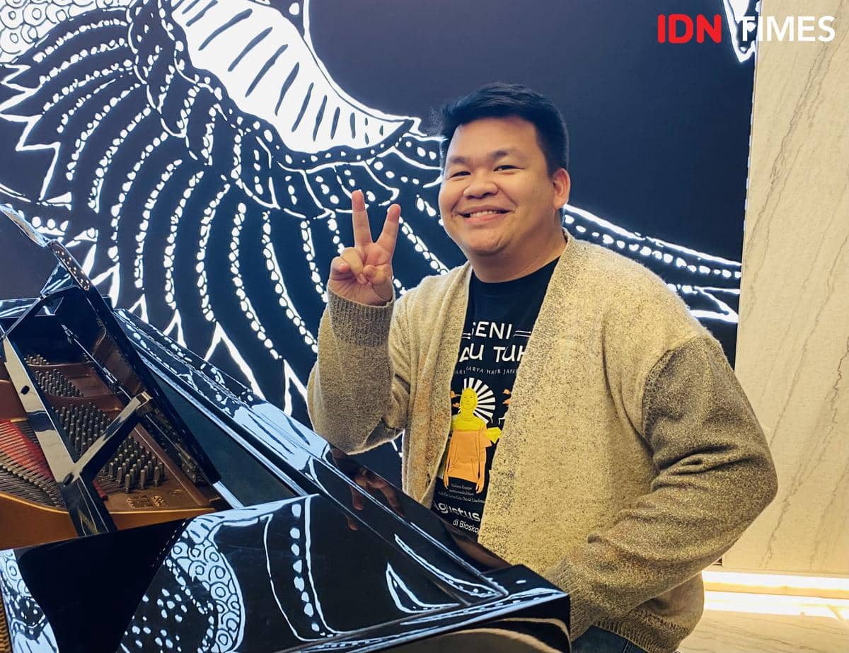 Teuku Rizky berpose untuk potret di area kantor IDN pada Jumat, 23 Juli 2026, didokumentasikan IDN Times.