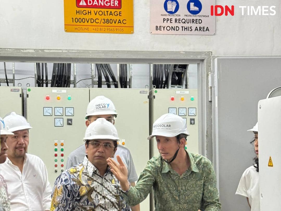 Sebanyak 1.260 panel surya terpasang di Mal Ciputra Tangerang sebagai sumber listrik untuk operasional bangunan.