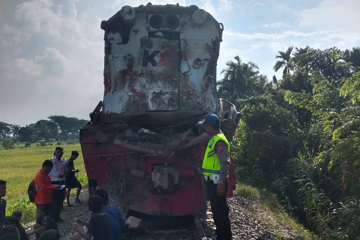Kereta Putri Deli Tabrak Truk, 1.180 Penumpang Dialihkan ke Bus