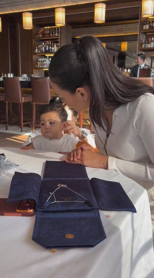 Andrew, anak Erika Carlina, merayakan ulang tahun pertamanya dalam momen yang dibagikan di Instagram.