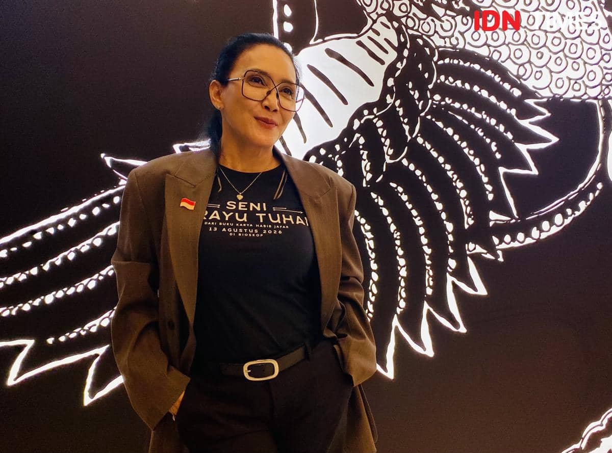 Rieke Diah Pitaloka berpose untuk sesi potret di kantor IDN Times, Jakarta, pada Jumat, 24 Juli 2026.