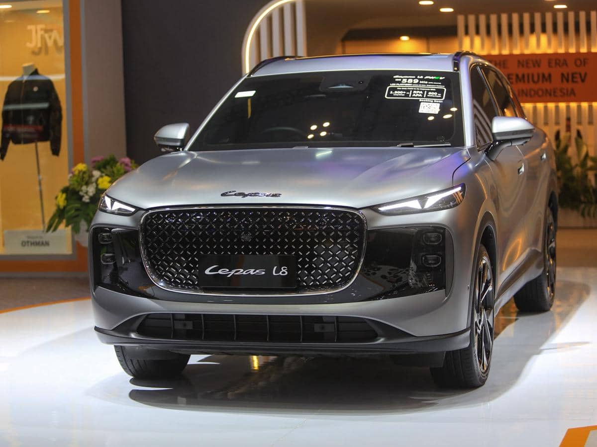 LEPAS menggandeng Jakarta Fashion Week di GIIAS 2026 untuk peluncuran E4 EV dan L8 PHEV elektrifikasi.