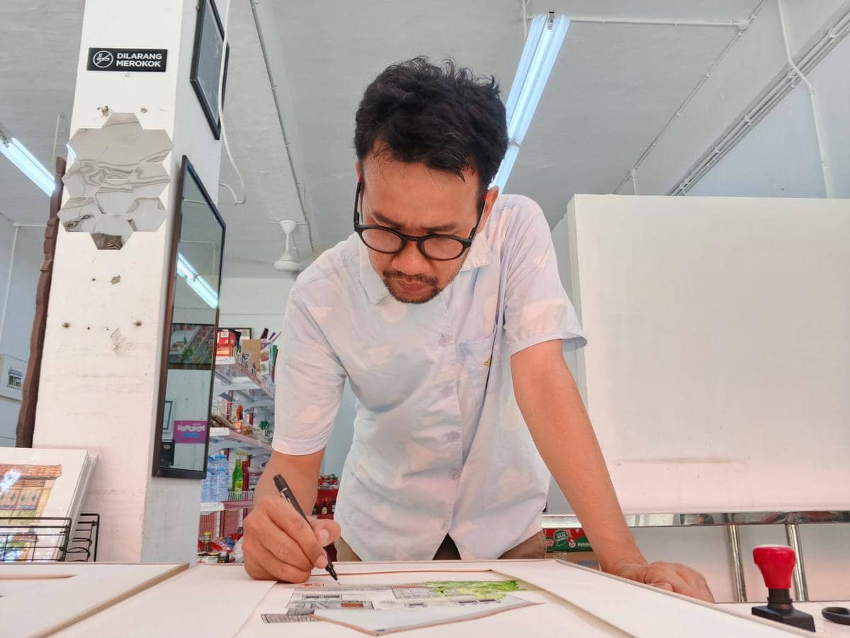 Seniman lukis Palembang Yogie Oscar Rozenda atau Ody Yogi menggelar pameran seni bertajuk Tampak Depan.