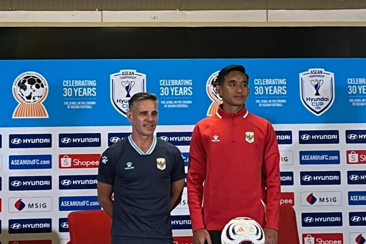 Konferensi pers pelatih timnas Indonesia, John Herdman dan pemain timnas, Rizky Ridho, jelang laga melawan Vietnam di Piala AFF 2026 (IDN Ti