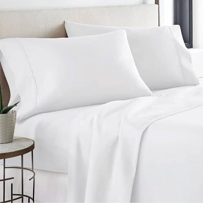 ilustrasi sprei dan bedcover 