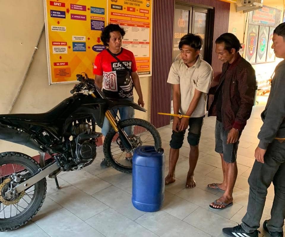 Seorang pira di Makassar ditangkap polisi karena diduga mencuri solar/Istimewa