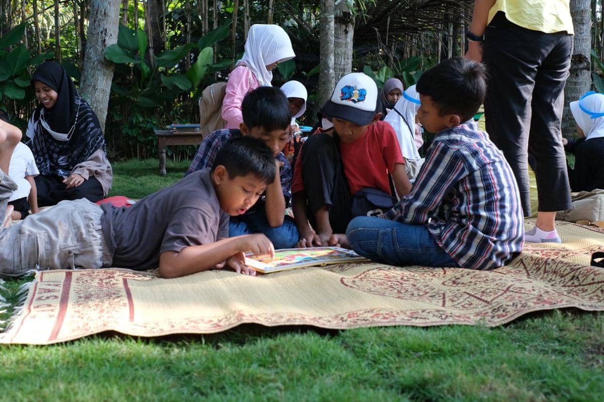 anak-anak beraktivitas