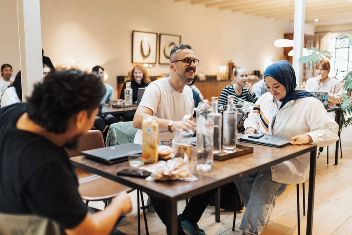 bersama teman-teman