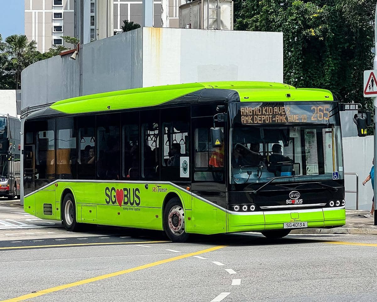 ilustrasi bus di Singapura