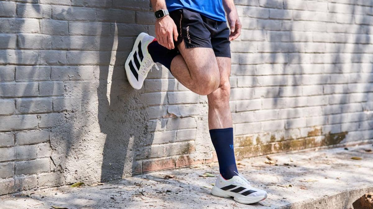 Perbandingan Ukuran Sepatu Asics dan adidas, Harus Up Size?