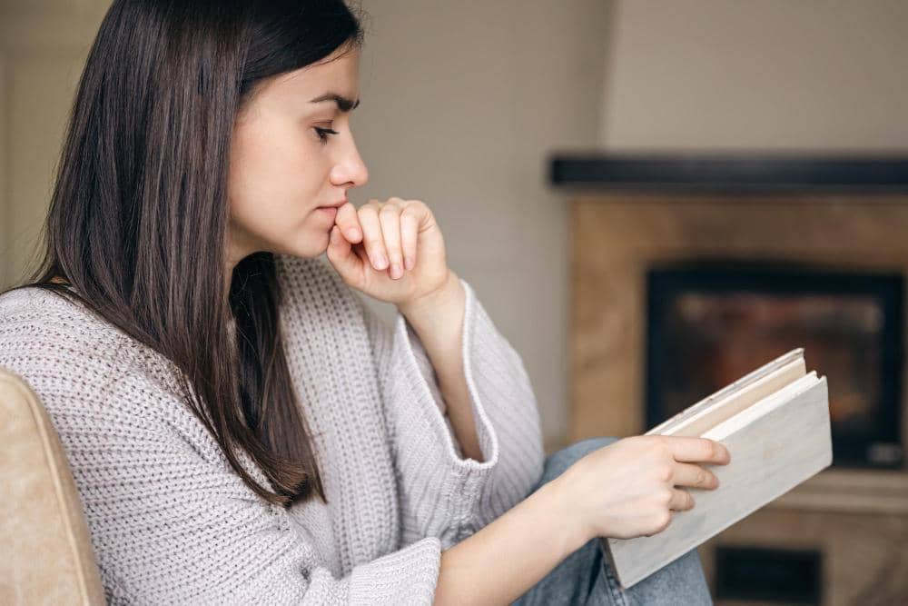 5 Cara Mengatasi Kesedihan Usai Tamat Membaca Buku Favorit