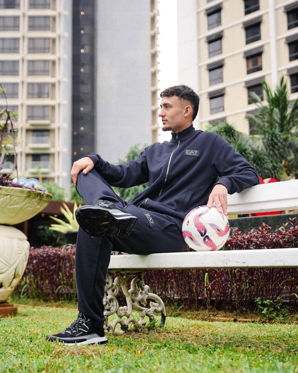 Ivar Jenner berada di luar lapangan dalam unggahan yang dibagikan melalui akun Instagram pribadinya.
