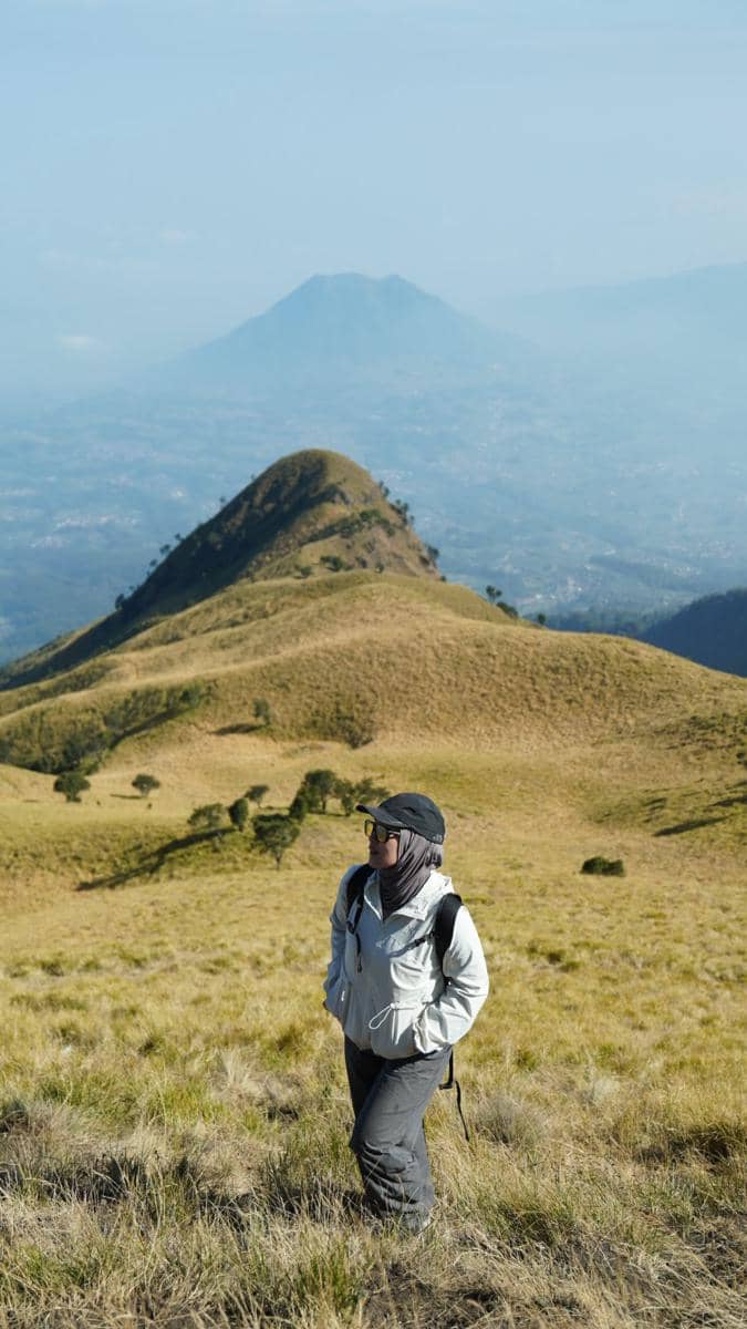 Dara Arafah, Anisa Rahma dan Geng Mendaki Gunung Merbabu (instagram.com/ririe_fairus)