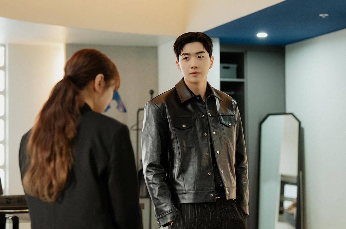5 Daya Tarik My Bias, My Boss, Romansa Fangirl di Kantor