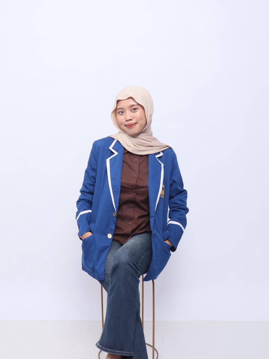 styling outfit kuliah ala cast CoC S3