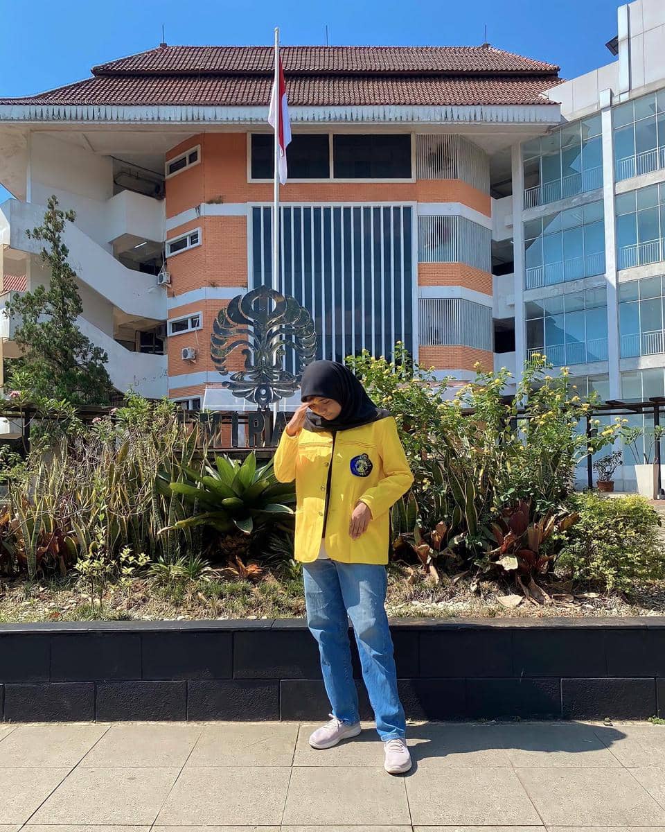 styling outfit kuliah ala cast CoC S3