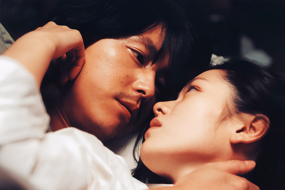 Su Jin dan Chul Soo dalam film A Moment to Remember