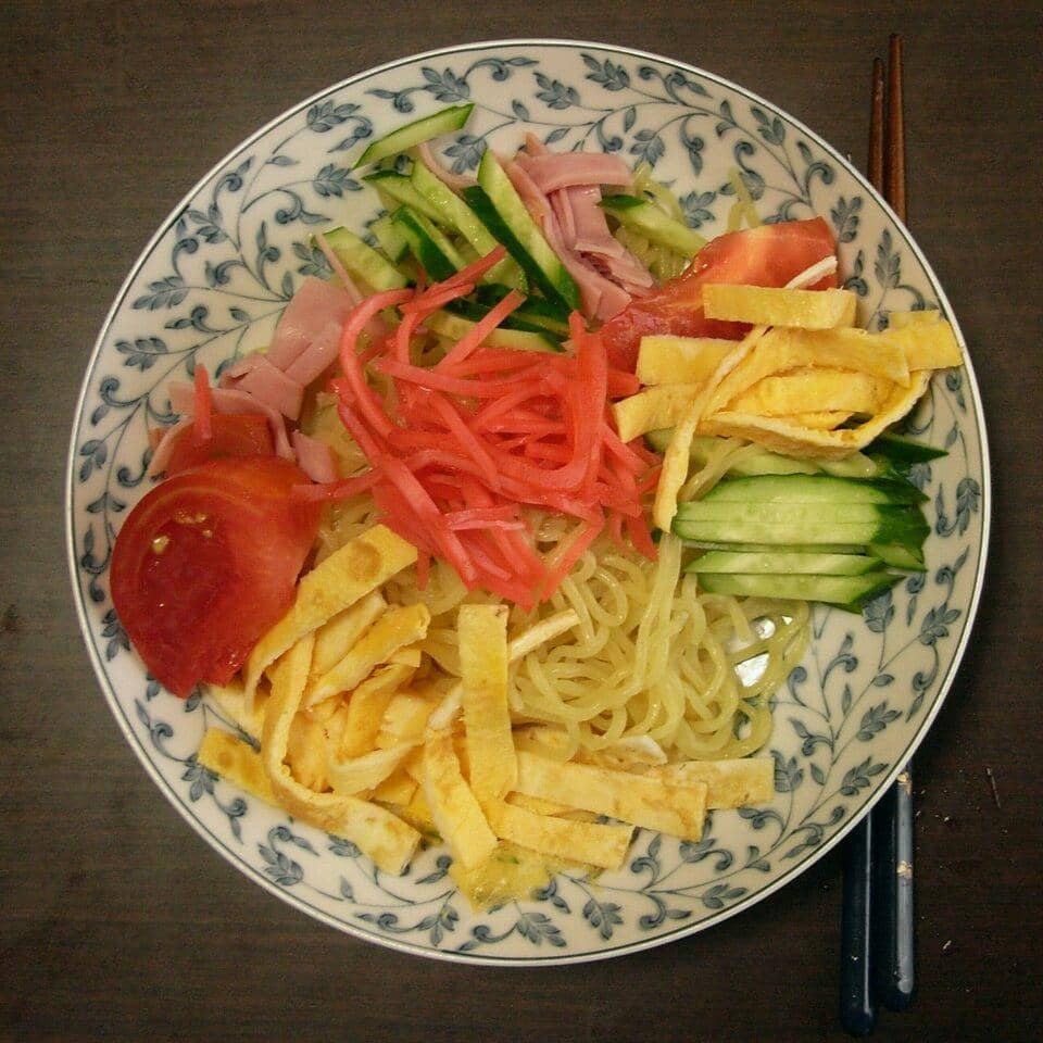 ilustrasi hiyashi chuka