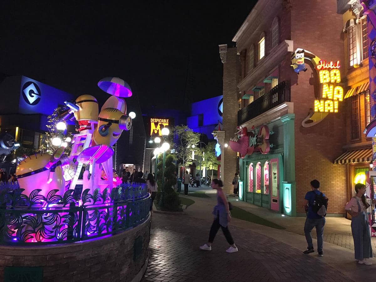 potret Universal Studios Japan malam hari