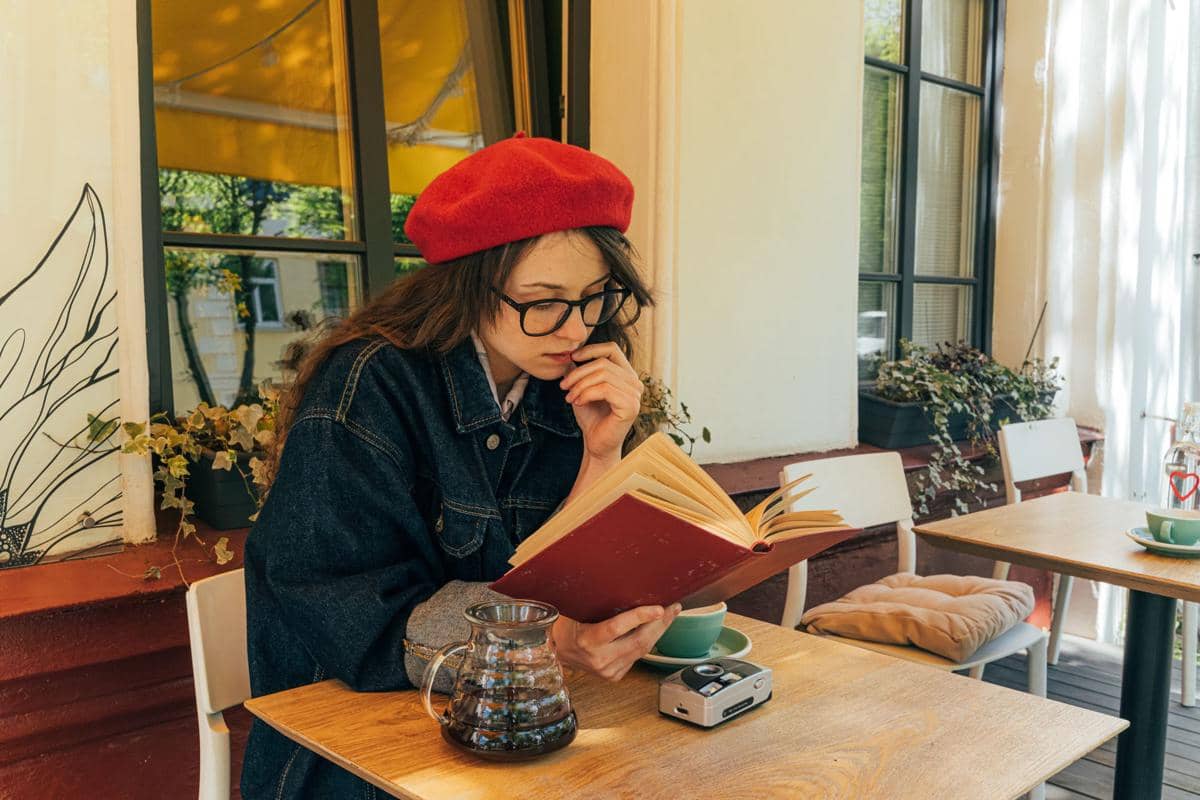 5 Manfaat Melakukan Digital Detox dengan Membaca Buku Fisik
