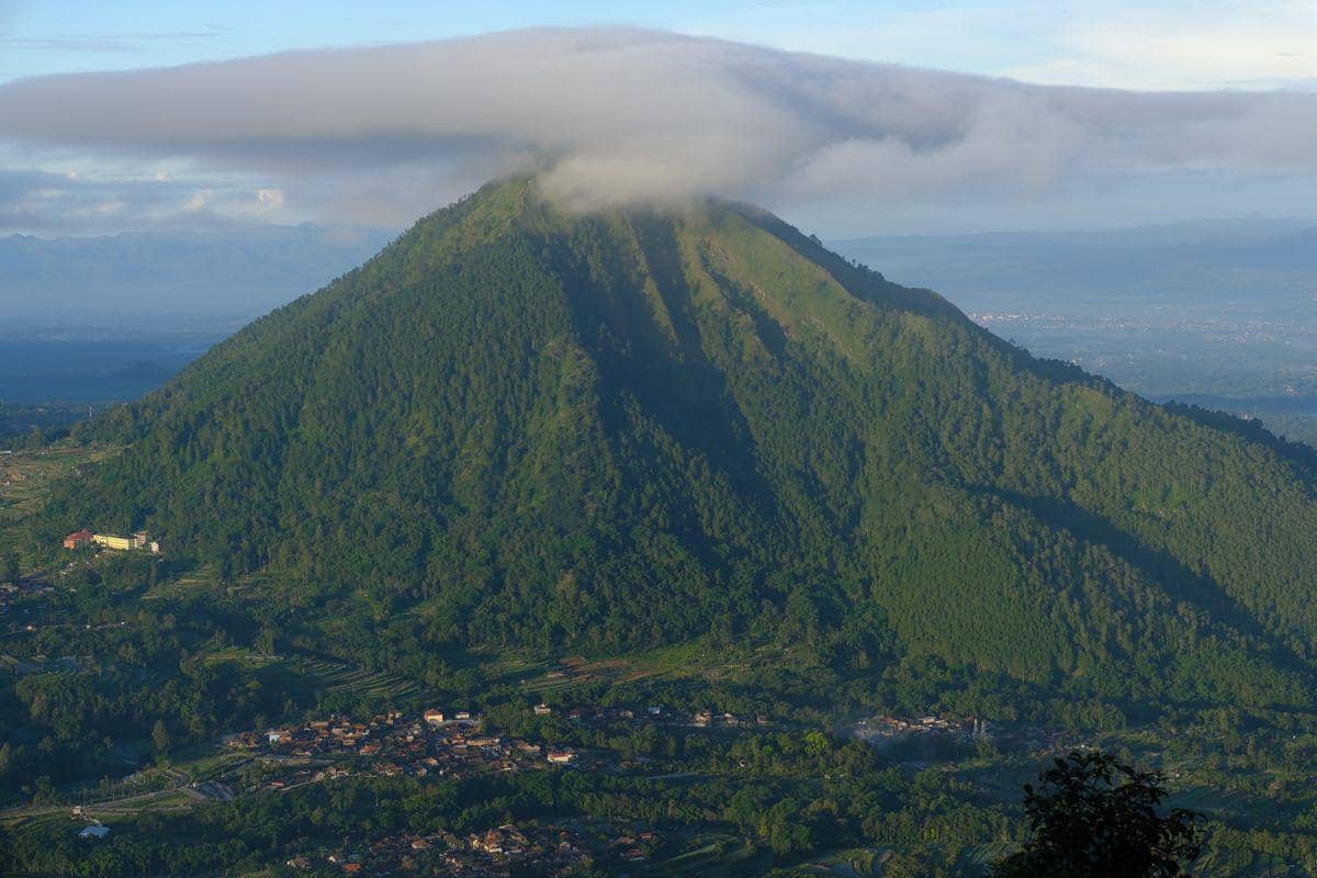 Pendakian Merbabu via Jalur Thekelan dan Wekas Ditutup September