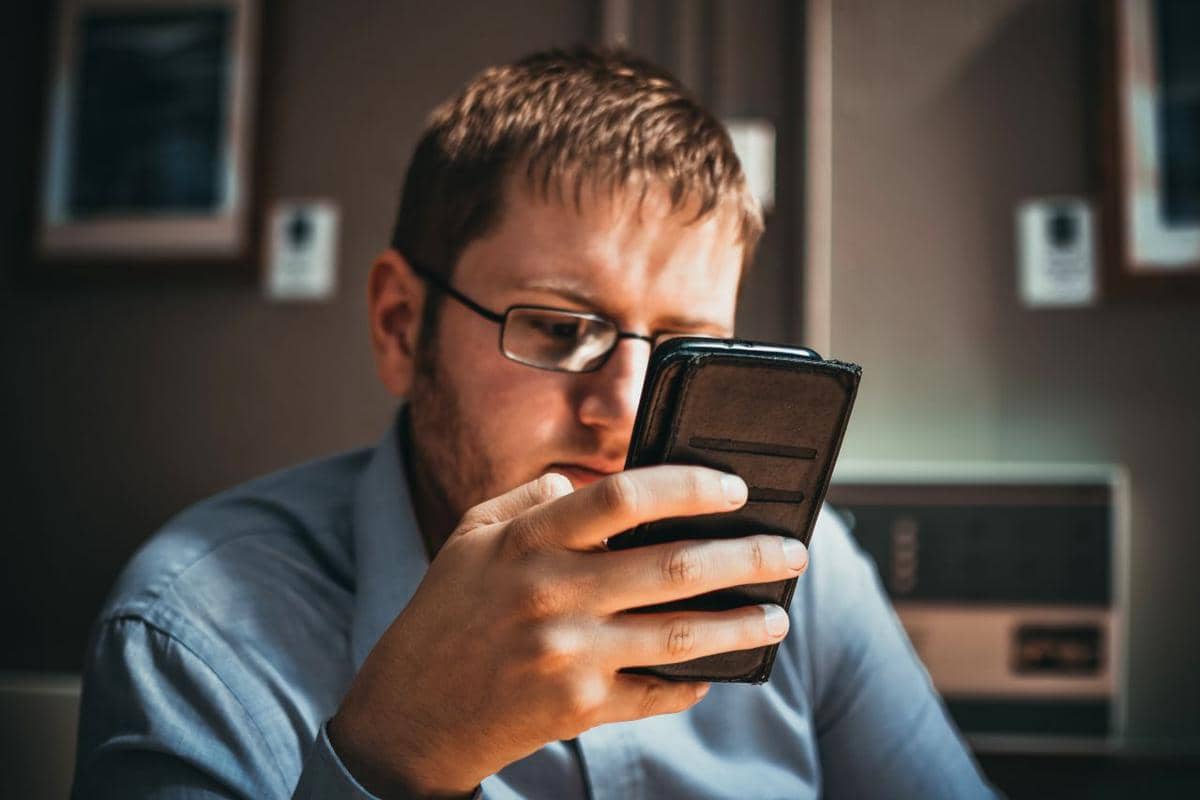 5 Cara Jaga Mood Tetap Stabil di Era Doomscrolling, Buat Batasan!