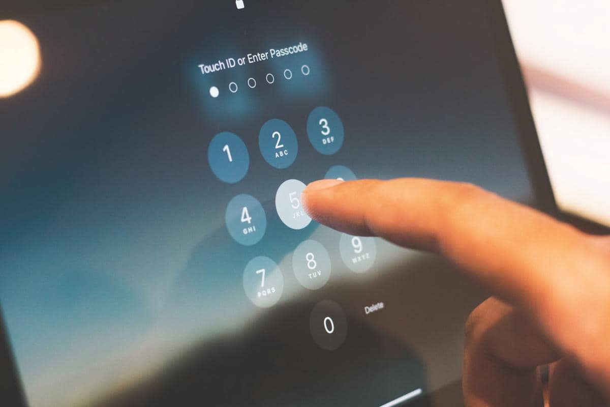 ilustrasi memberi password akses