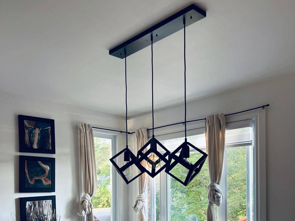 ilustrasi lampu gantung kaca geometris